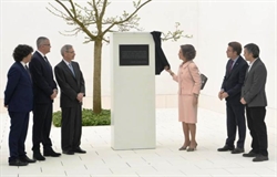 A Raiña Dona Sofía, no acto do centenario da IBS Padre Rubinos