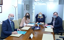 A Secretaria do Consello Galego de RRLL, visita a nosa sede colexial.
